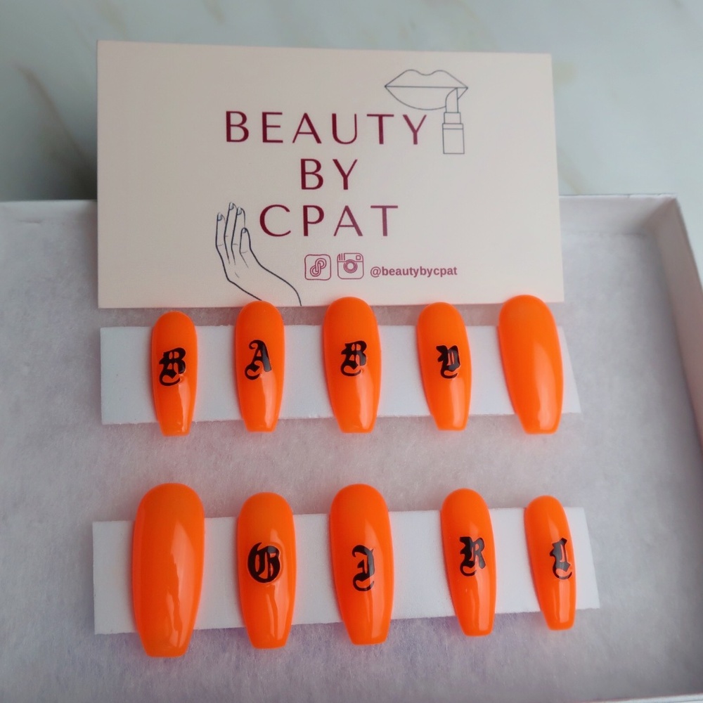 HOST PICK 🧡🍑BABY GIRL LUXURY PRESS ON NAILS RTS